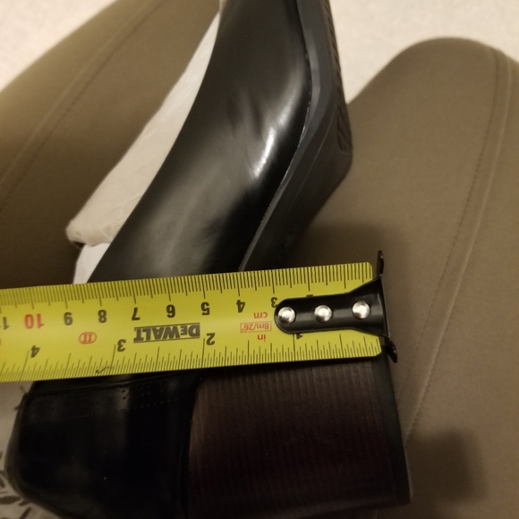 Pair of elegant shoes - Picture 8 of 8